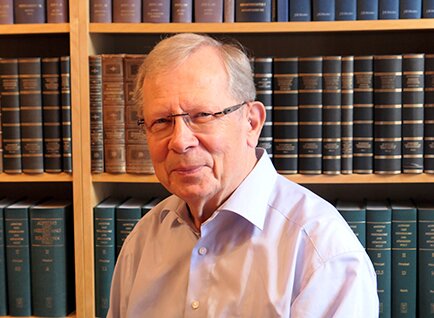 Prof. Dr. em. Eckart Olshausen